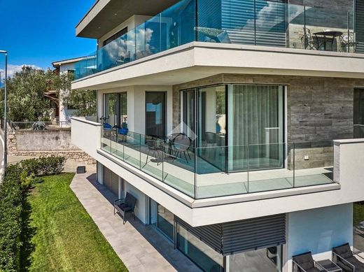 아파트 / Malcesine, Provincia di Verona