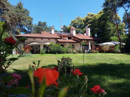 Villa - Borgo Ticino, Provincia di Novara