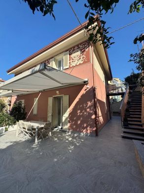 Villa in Savona, Provincia di Savona