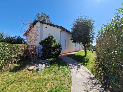 Villa in Cisano sul Neva, Provincia di Savona