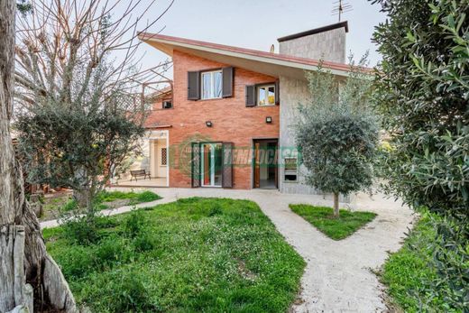 Villa in Ladispoli, Rome