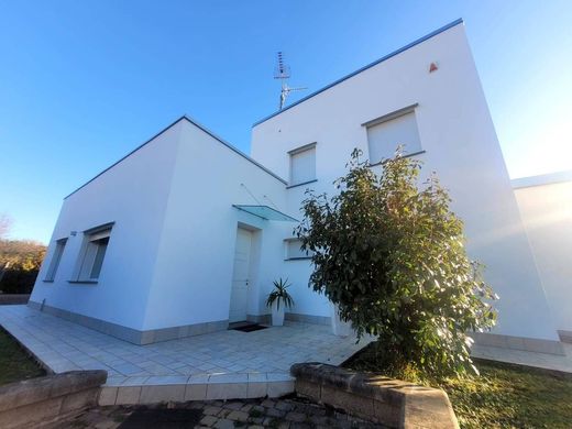 Villa in Podenzano, Provincia di Piacenza