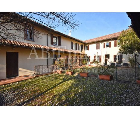Villa in Govone, Provincia di Cuneo