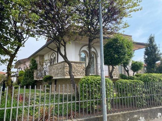 Villa in Torre Boldone, Provincia di Bergamo