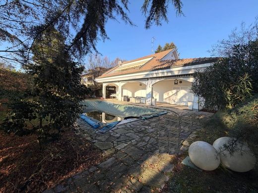 Villa a Torre d'Isola, Pavia