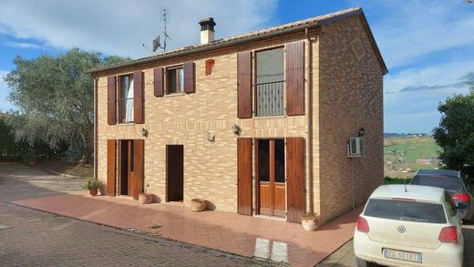 Villa in Trecastelli, Provincia di Ancona