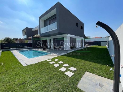 빌라 / Mariano Comense, Provincia di Como