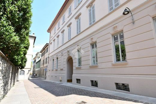 Appartement in Como, Provincia di Como