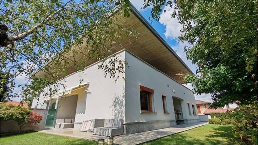 Villa in Cambiago, Milan