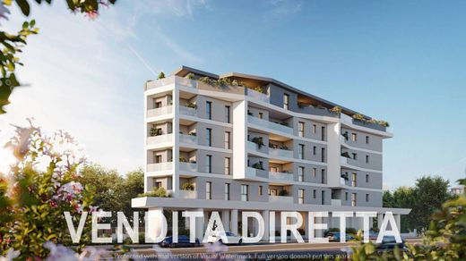 Penthouse à Nova Milanese, Provincia di Monza e della Brianza