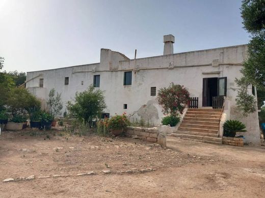 Casale a Ostuni, Brindisi