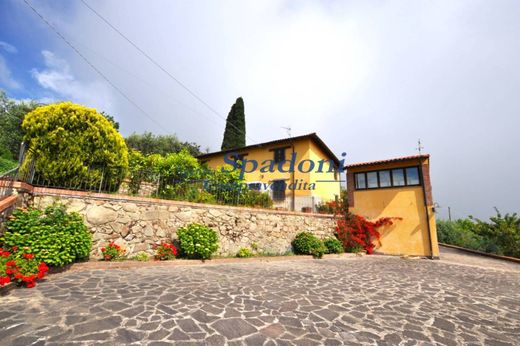 Köy evi Pescia, Pistoia ilçesinde