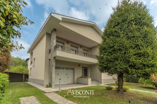 Villa in Cusago, Milan