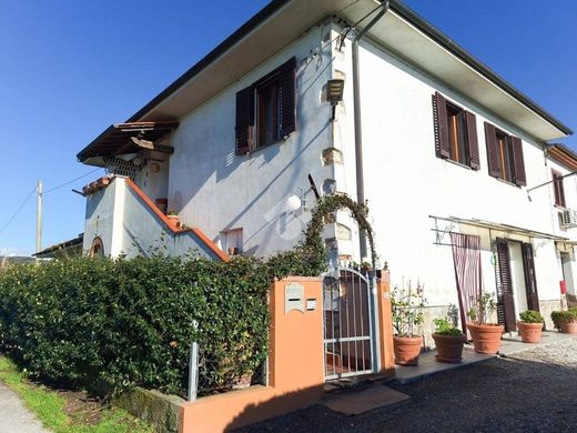 Country House in Vecchiano-Nodica, Pisa