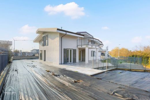 Terraced house in Druento, Turin