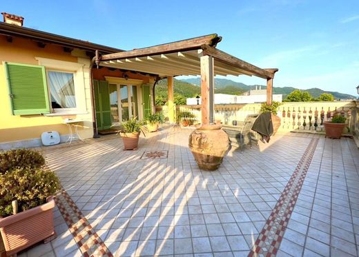 Ρετιρέ σε Massa, Provincia di Massa-Carrara