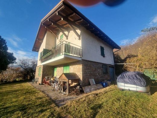 Villa in Pergine Valsugana, Provincia autonoma di Trento