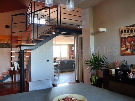 Penthouse w San Lazzaro di Savena, Bologna