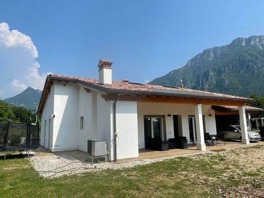 ﻓﻴﻼ ﻓﻲ Velo d'Astico, Provincia di Vicenza