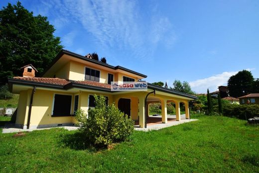 Villa Castelveccana, Varese ilçesinde