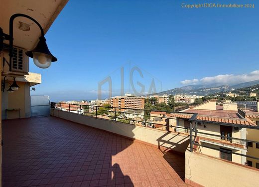 Penthouse Sorrento, Napoli ilçesinde