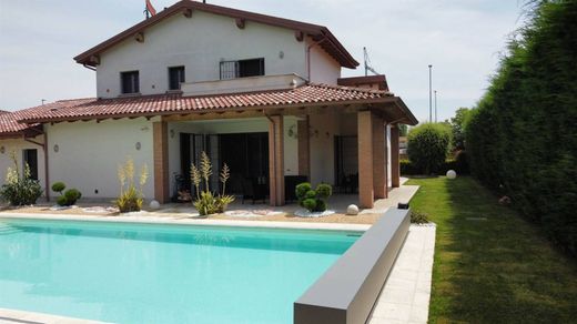 Willa w Sarmato, Provincia di Piacenza