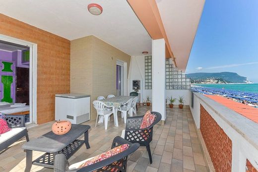 Apartment / Etagenwohnung in Numana, Provincia di Ancona