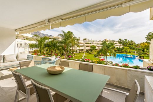 Apartment / Etagenwohnung in Nueva Andalucia, Málaga