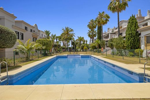 Apartment / Etagenwohnung in Marbella, Málaga