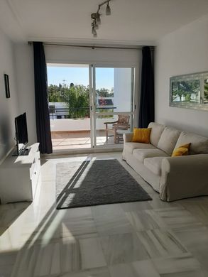 Penthouse in Nueva Andalucia, Malaga