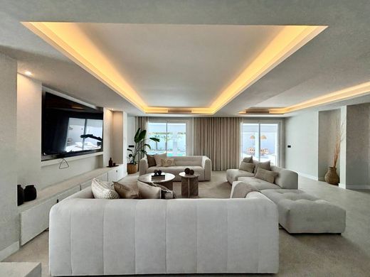 Villa in The Golden Mile, Malaga