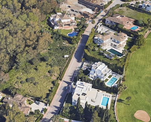 Terreno a Nueva Andalucia, Málaga