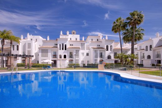 Apartment / Etagenwohnung in Marbella, Málaga