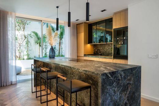 Villa in The Golden Mile, Malaga