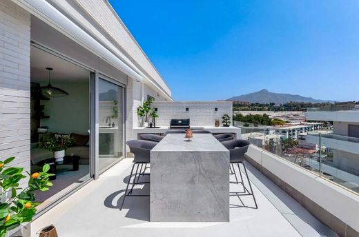 Penthouse in Nueva Andalucia, Malaga