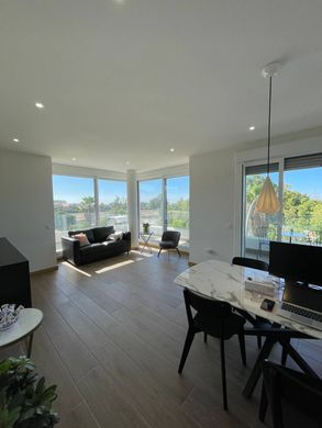 Apartment in Nueva Andalucia, Malaga