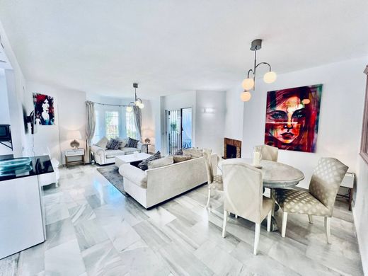 Apartamento - Nueva Andalucia, Málaga