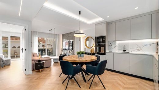 Apartment / Etagenwohnung in Nueva Andalucia, Málaga