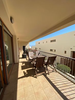 Apartment in Marbella Del Este, Malaga