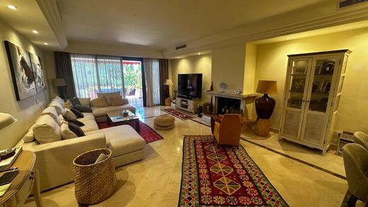 Apartment in Nueva Andalucia, Malaga