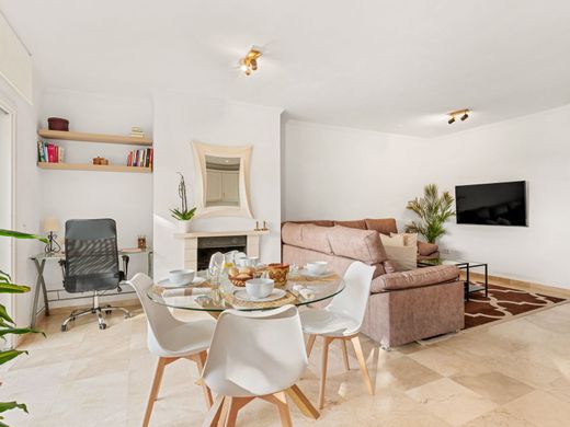 Apartment / Etagenwohnung in Nueva Andalucia, Málaga