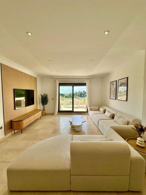 Apartment / Etagenwohnung in Estepona, Málaga