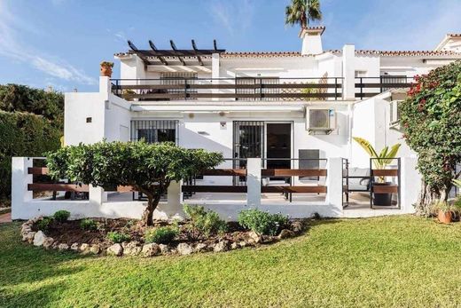 Apartamento - Nueva Andalucia, Málaga