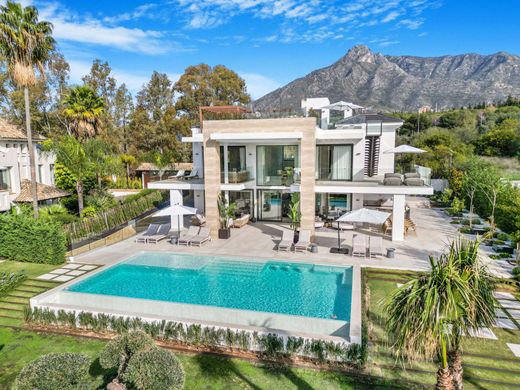 Villa in The Golden Mile, Malaga