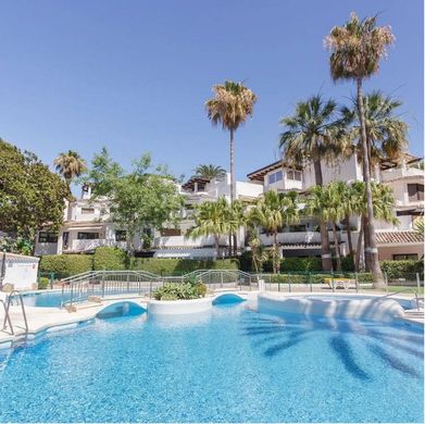 Piso / Apartamento en Urbanización Marbella Este, Málaga