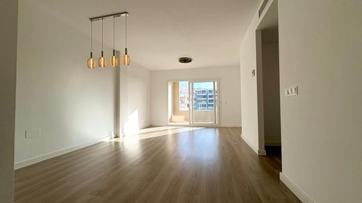 Apartment in Nueva Andalucia, Malaga