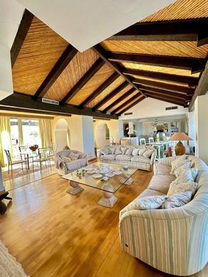 Apartment / Etagenwohnung in Marbella, Málaga
