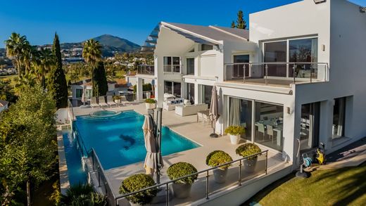 Villa in Nueva Andalucia, Malaga