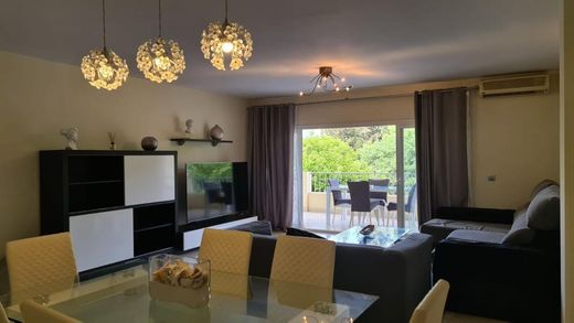 Apartment in Nueva Andalucia, Malaga