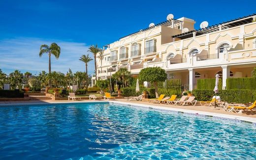 Villa in Nueva Andalucia, Malaga